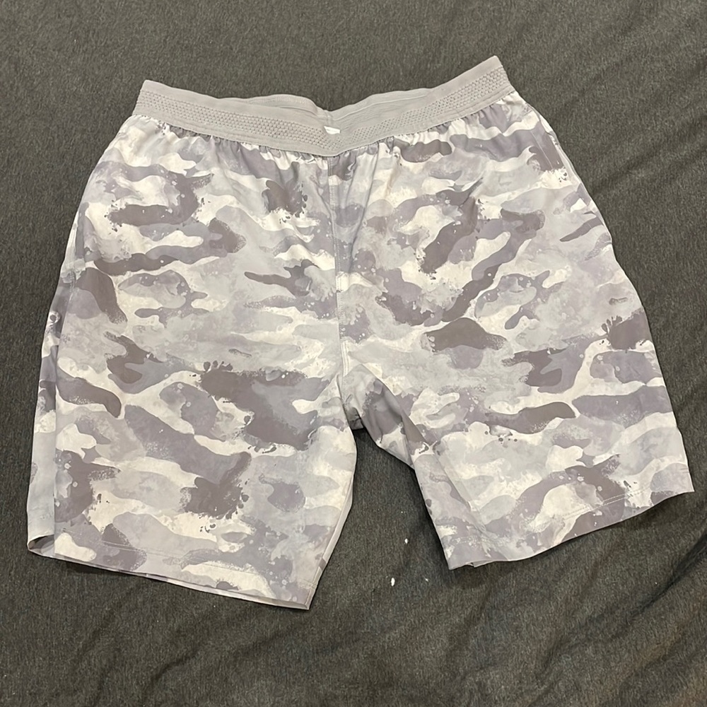 Fabletics White/Grey Camo Fundamental Short Size Large